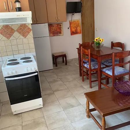 Domenica House Kondaraina