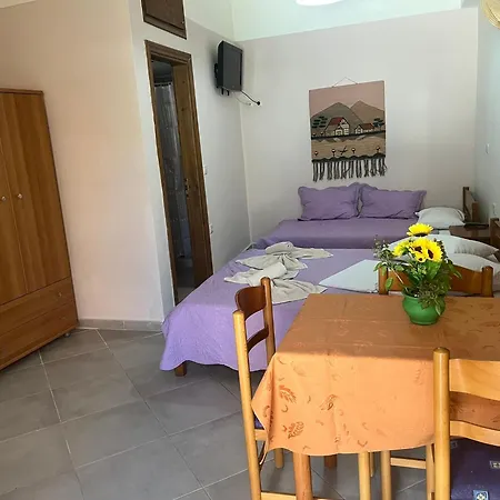 Domenica House Kondaraina